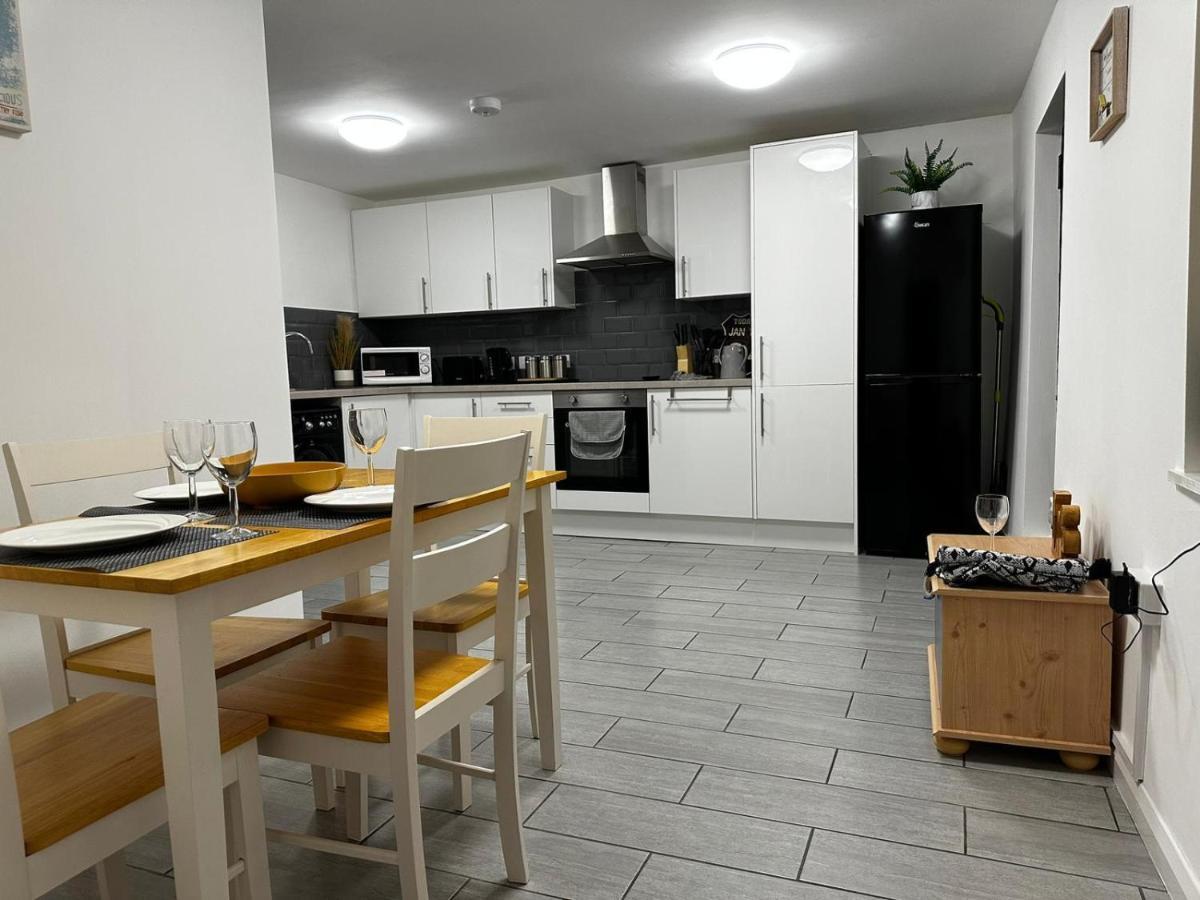 Colchester Central City East Bay Apartment Экстерьер фото